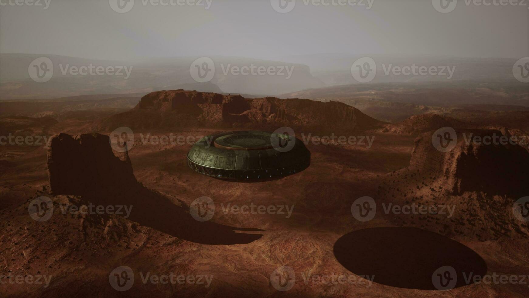 gåtfull rymdskepp svävande över arizonas bergen foto