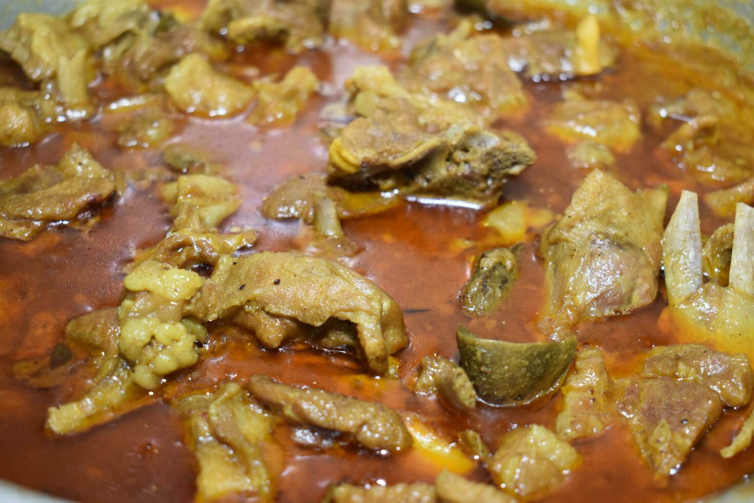 full skål av bengali fårkött curry foto