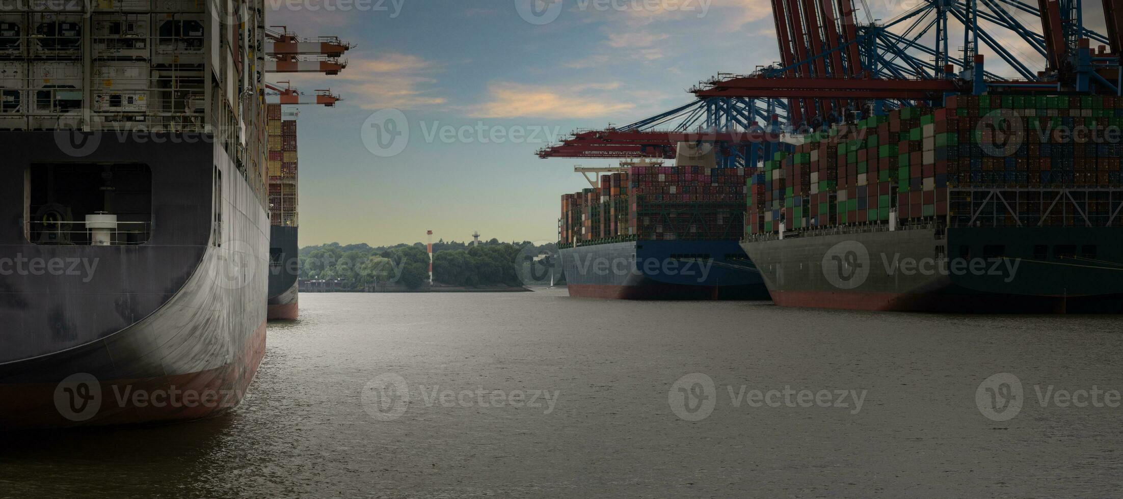 containerterminal i de hamn av hamburg foto