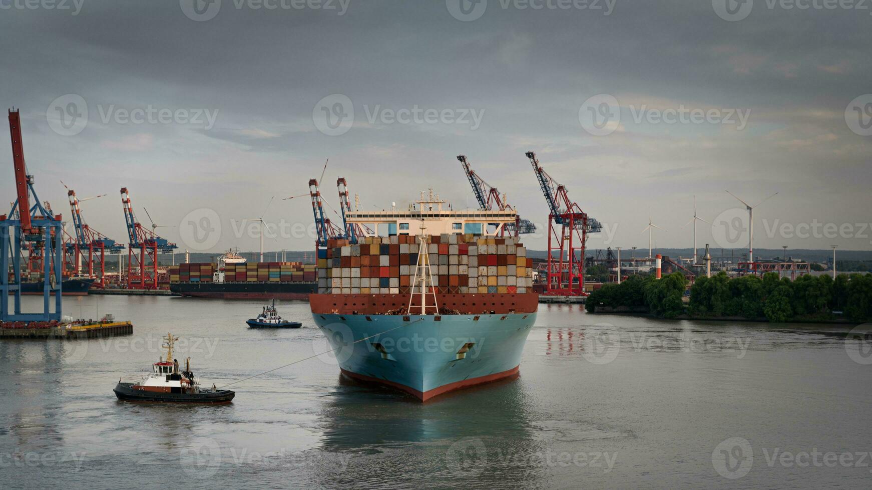 behållare fartyg i de hamn av hamburg foto