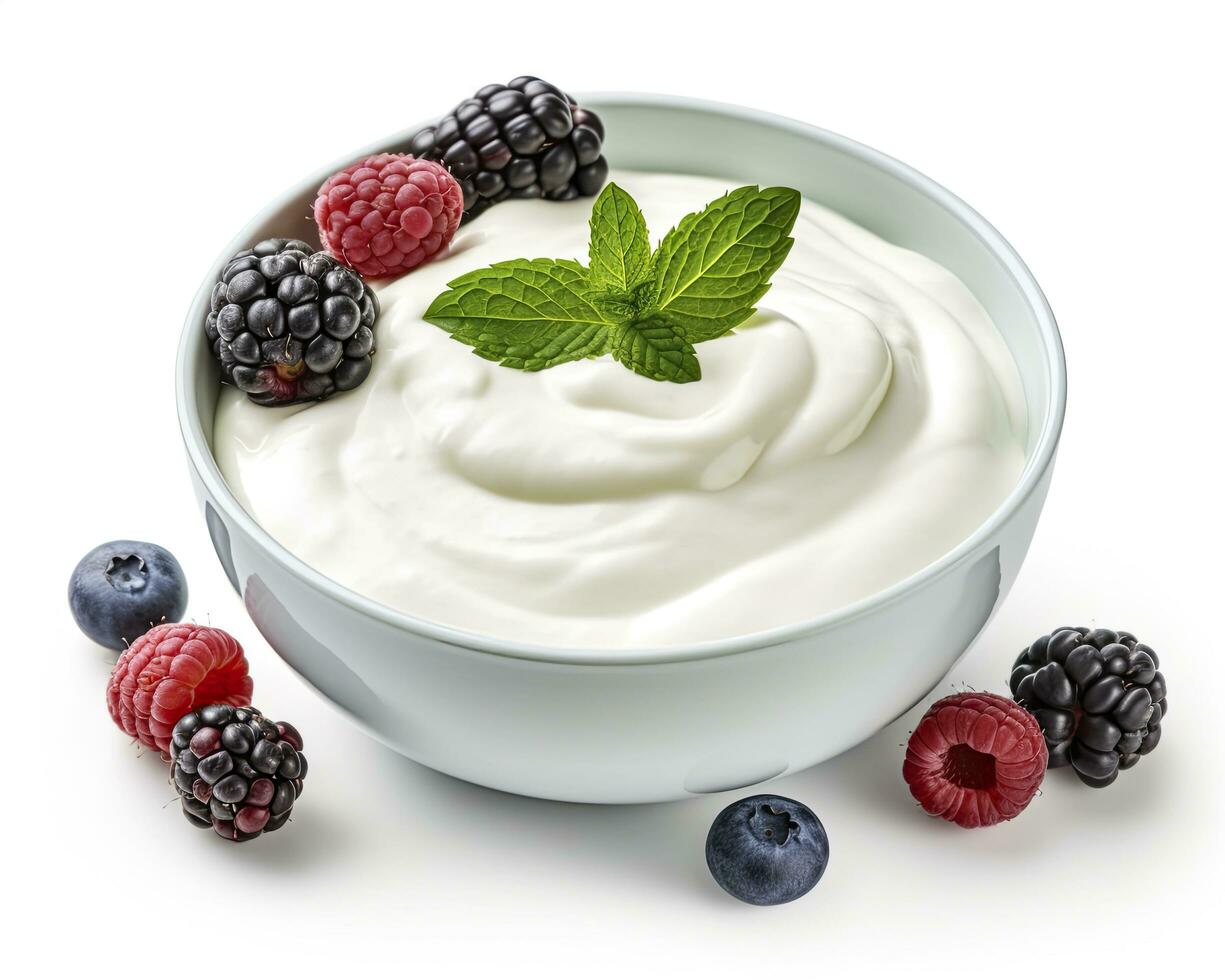 ai genererad grön skål av grekisk yoghurt och färsk bär isolerat på vit bakgrund. ai genererad foto