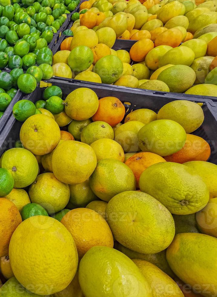 saftiga lime, apelsiner och mandariner i mexico foto