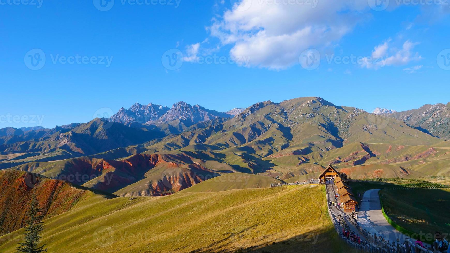 det natursköna qilianska bergsområdet Mount Drow i Qinghai Kina. foto