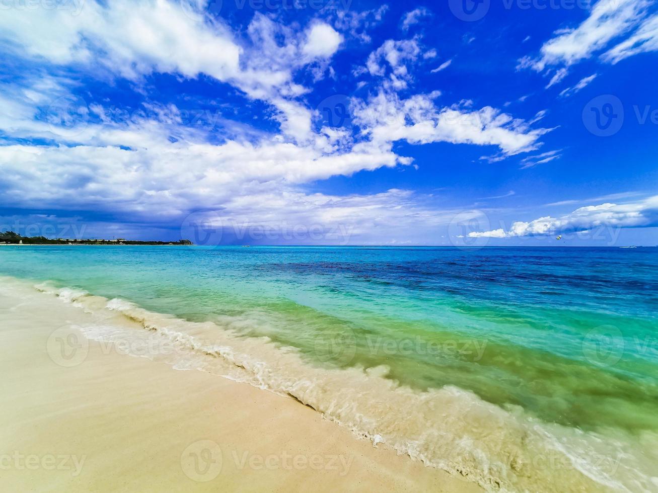 tropisk strand 88 punta esmeralda vid playa del carmen, mexico foto