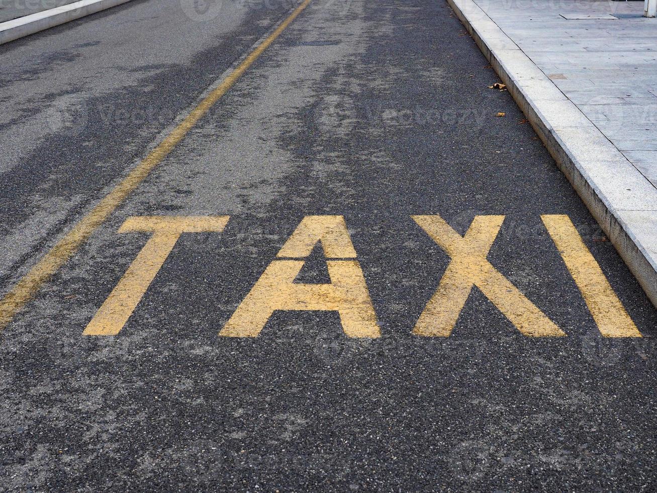 taxitecken på asfalt foto