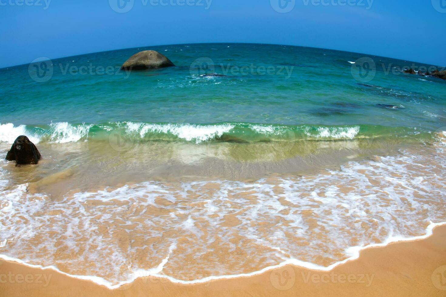 skön strand landskap i thailand foto