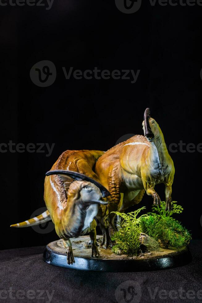 parasaurolophus dinosaurie i de mörk foto