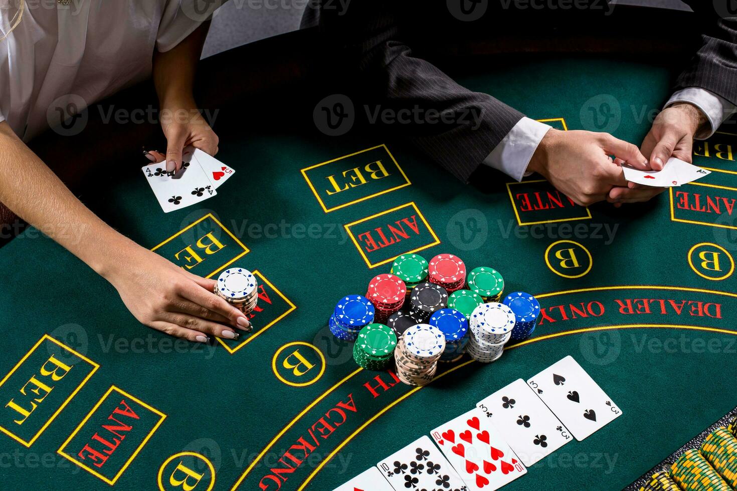 par spelar poker på de tabell foto
