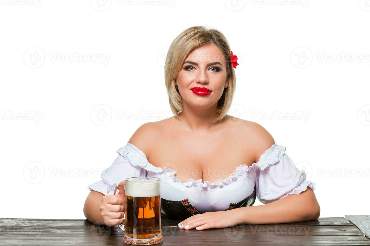 skön ung blond flicka av oktoberfest öl ölkrus foto