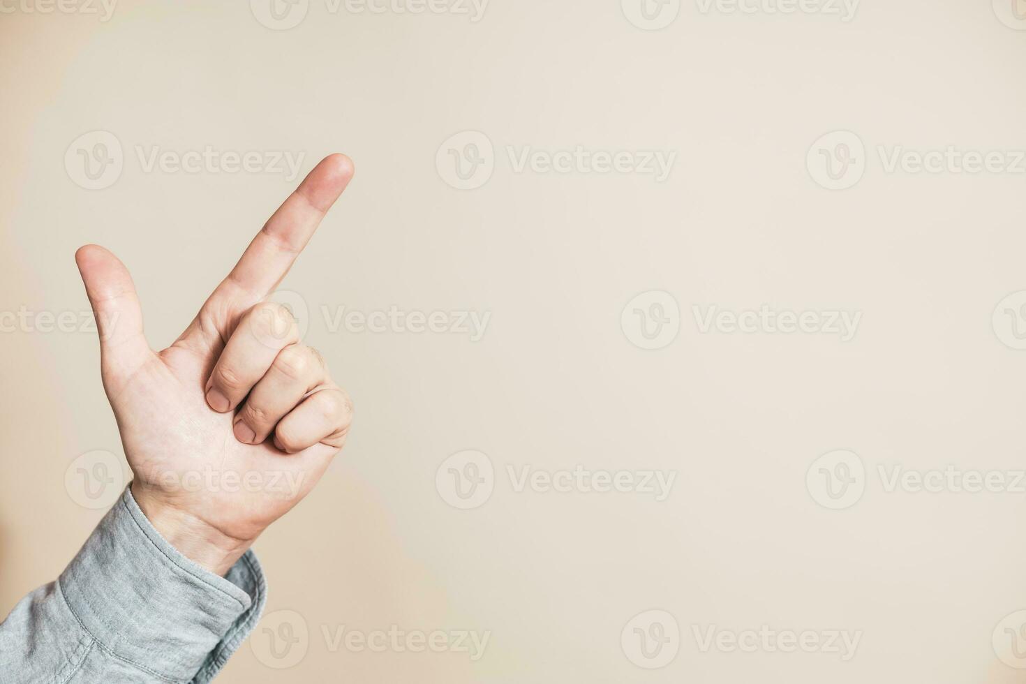 stänga upp bild av manlig hand pekande. foto