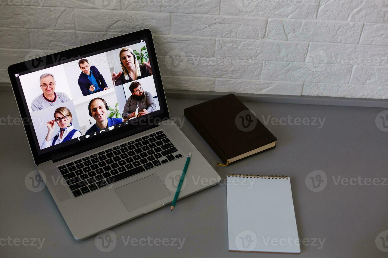 grupp vänner video chatt förbindelse begrepp foto