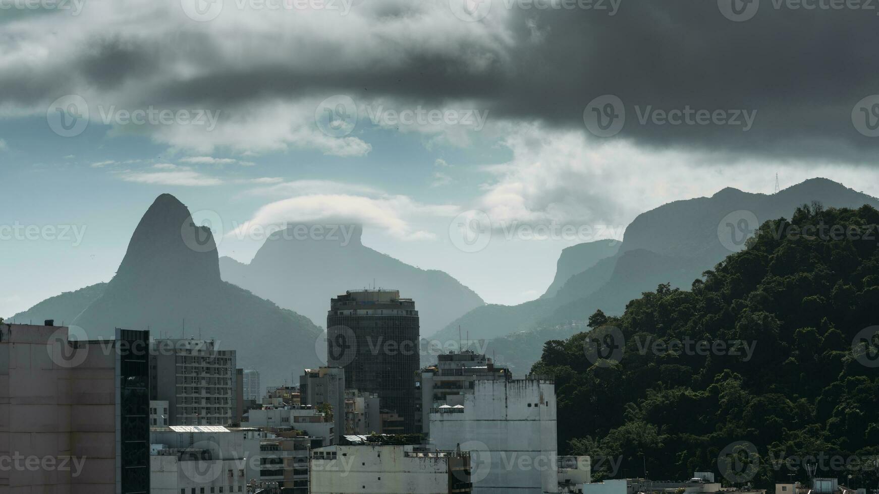 bergig landskap av rio de Janeiro, Brasilien - ett unesco värld arv webbplats foto