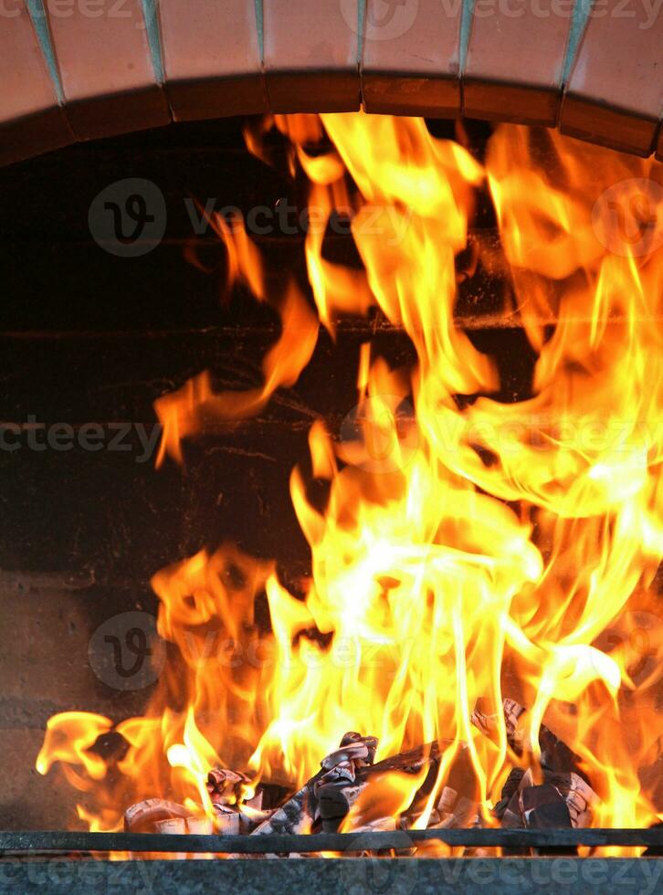 brand brännskador i en tegel trä spis detaljerad foto