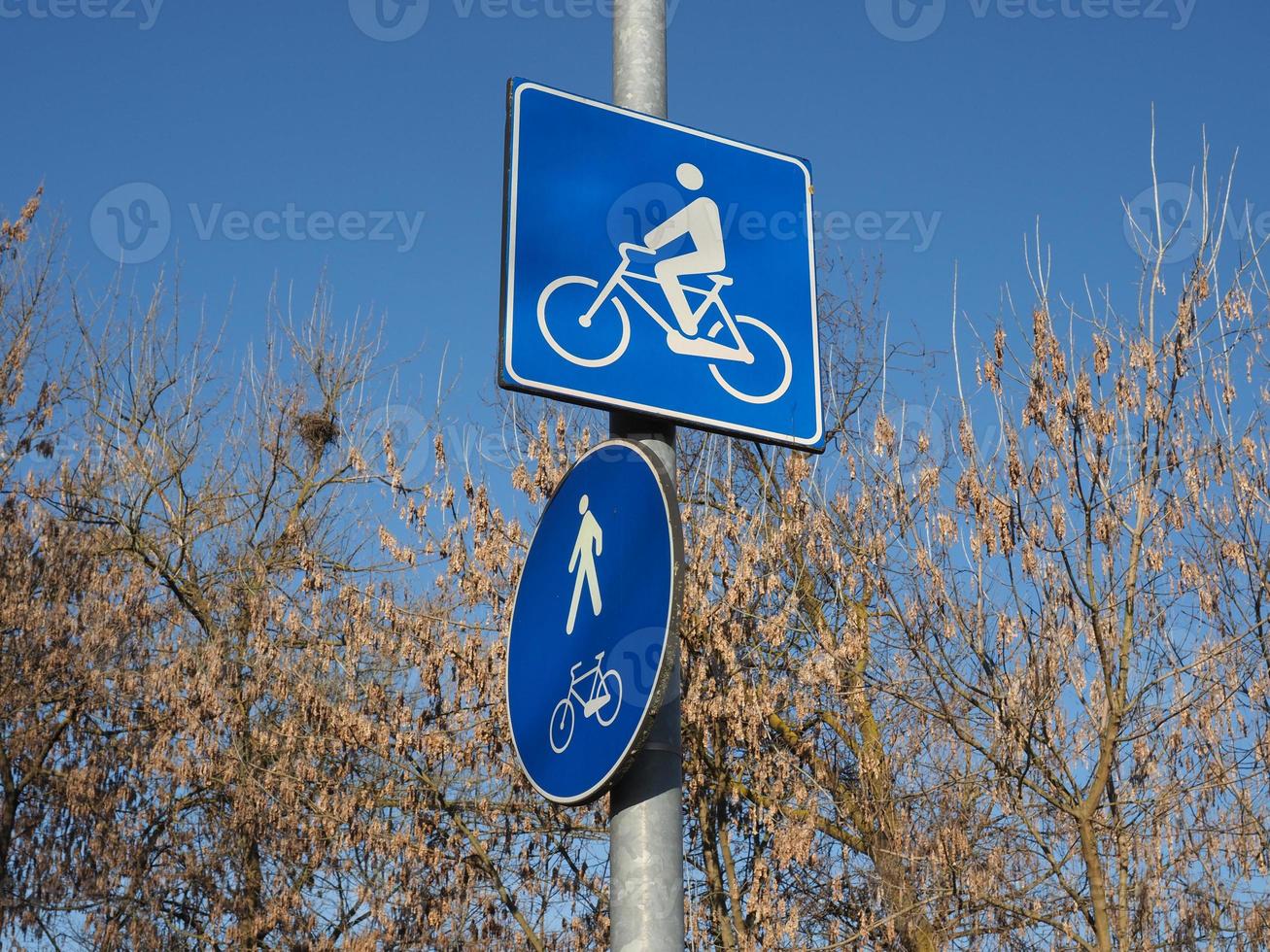 fotgängare och cykelväg skylt foto