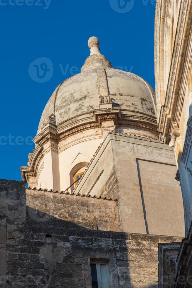 monopoli, hamnen och den historiska stadskärnan foto