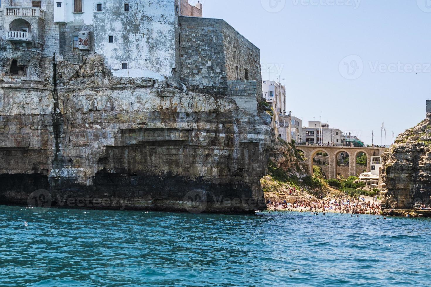 polignano ett sto sett från havet foto