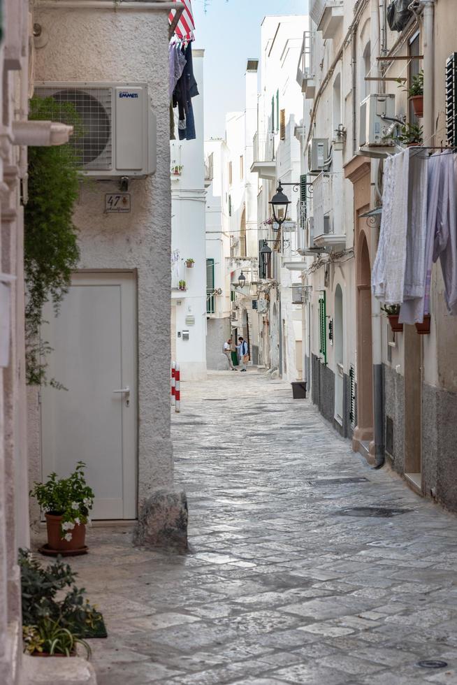 monopoli, hamnen och den historiska stadskärnan foto