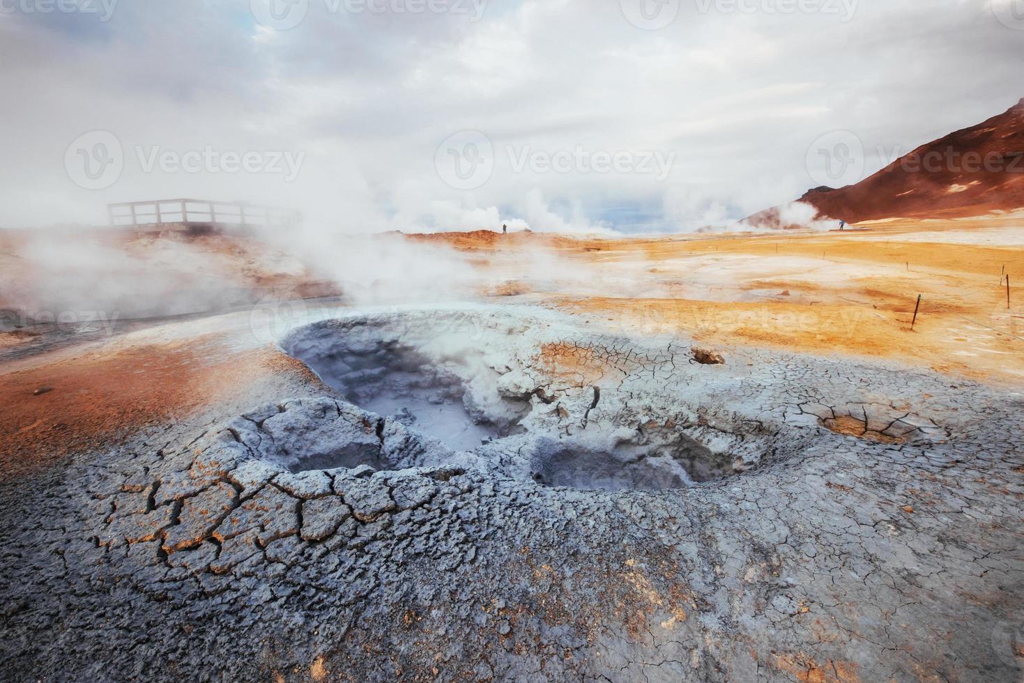 Island vulkanernas land, varma källor, is, vattenfall, outtalat väder, rök, glaciärer, starka floder, vacker färgstark vild natur, laguner, fantastiska djur, aurora, lava foto