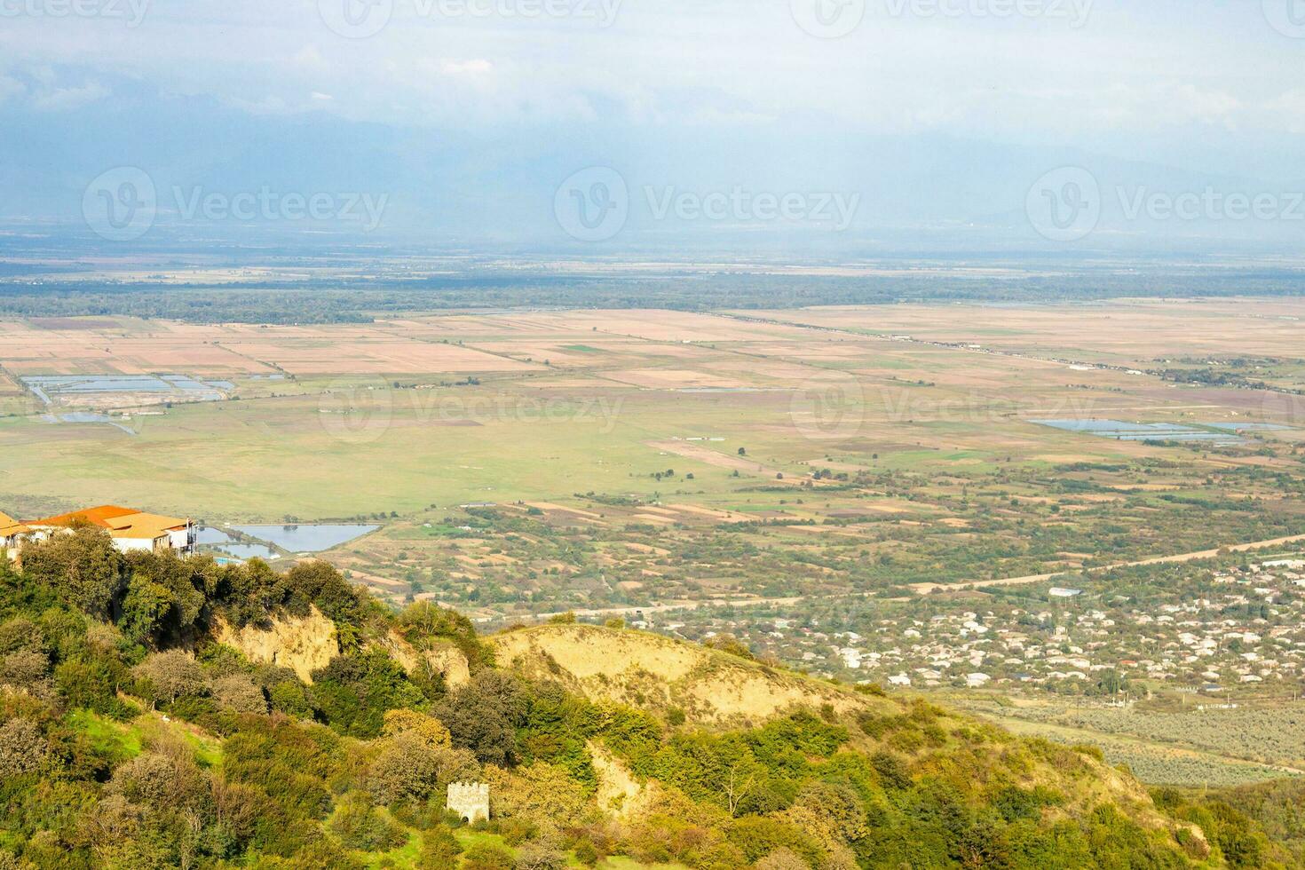 se av alazan dal från sighnaghi stad, georgien foto