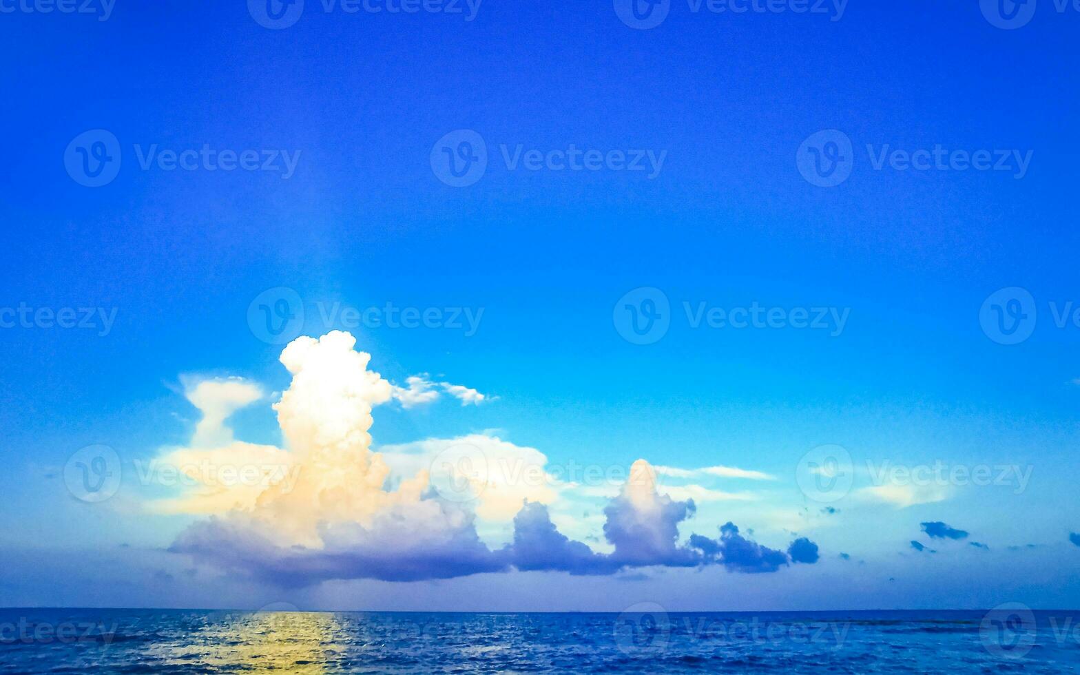 tropisk karibiska strand klar turkos vatten playa del carmen Mexiko. foto