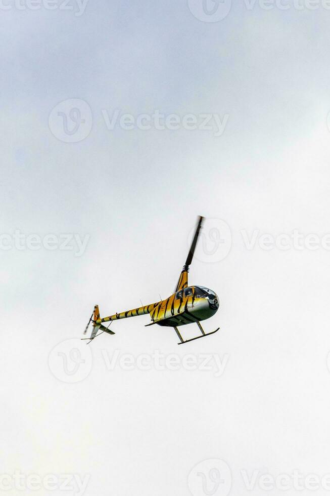 playa del carmen quintana roo mexico 2022 turist helikopter flugor över de karibiska hav i Mexiko. foto