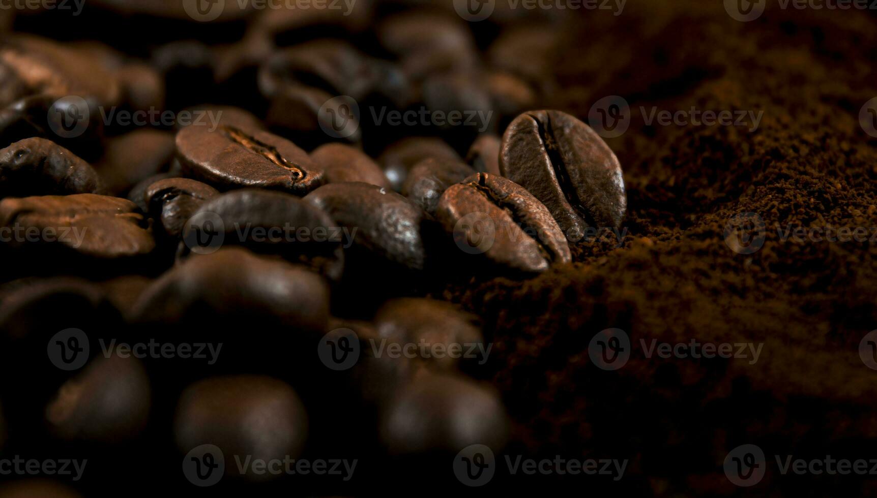 kaffe bakgrund. stänga upp av rostad kaffe. mjuk fokus foto