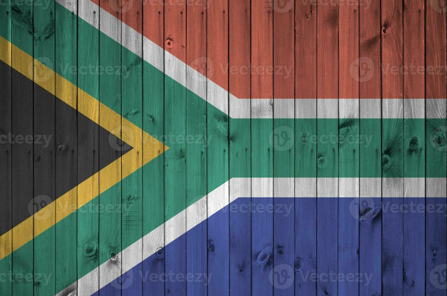 söder afrika flagga avbildad i ljus måla färger på gammal trä- vägg. texturerad baner på grov bakgrund foto