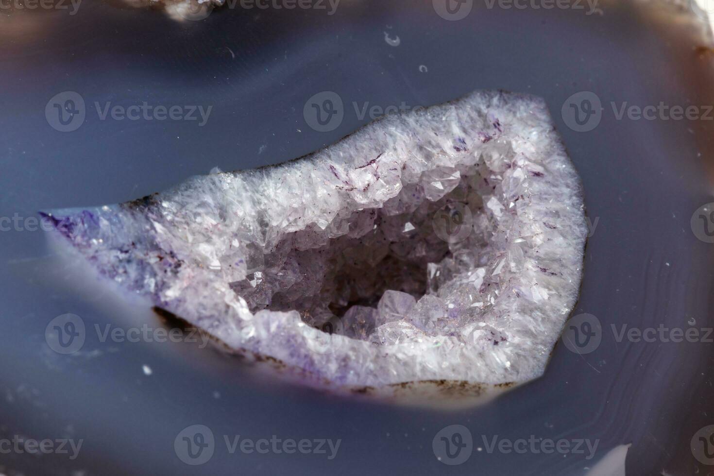 makro mineral sten agat ras en vit bakgrund foto