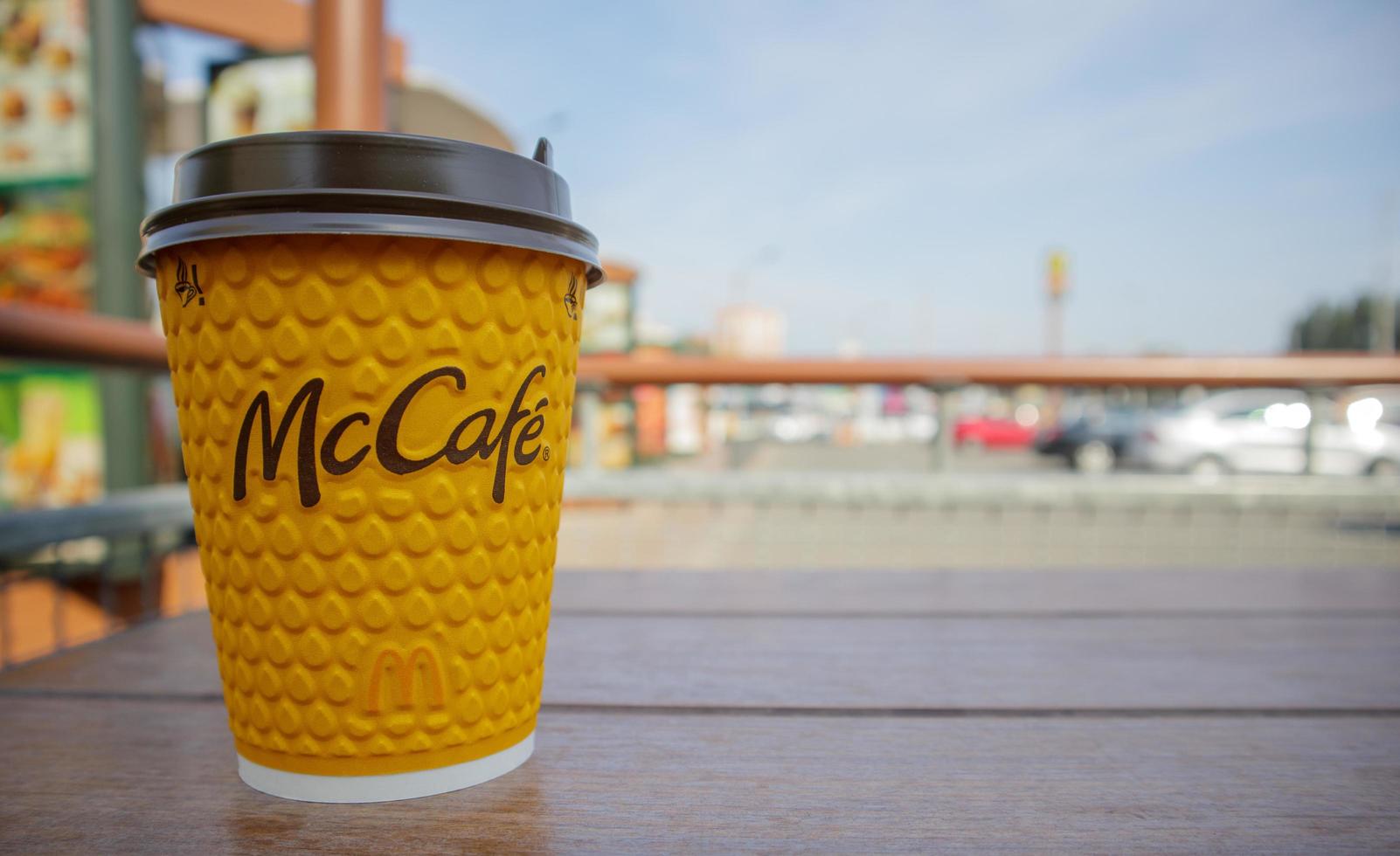 Ukraina, Kiev, 13 september 2021 - McCafe kaffekopp foto