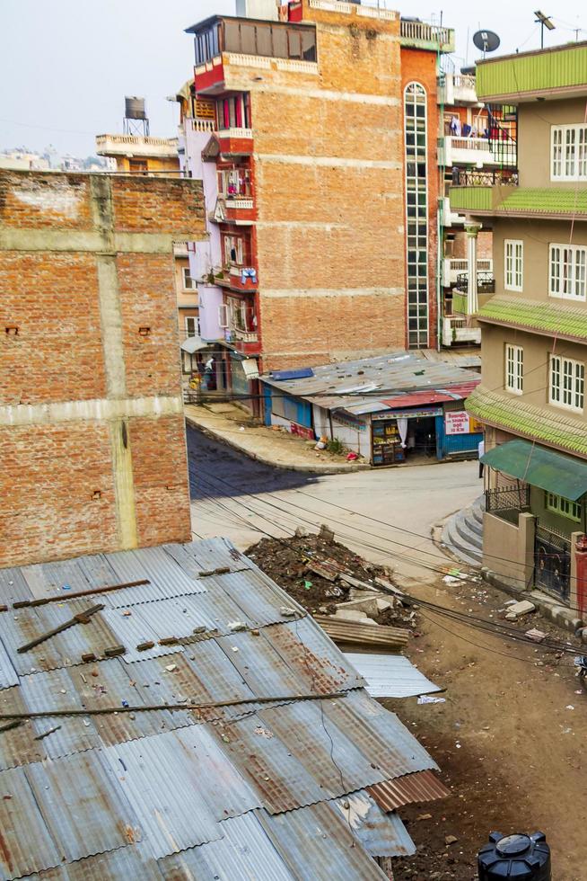 färgglatt gatubyggnadsområde i Sinamangal, Katmandu, Nepal foto