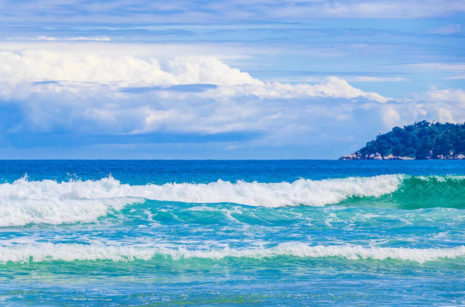 starka vågor praia lopes mendes beach ilha grande island brazil. foto