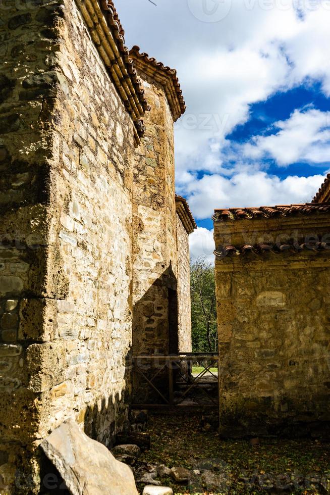 dzveli shuamta kloster i georgien foto