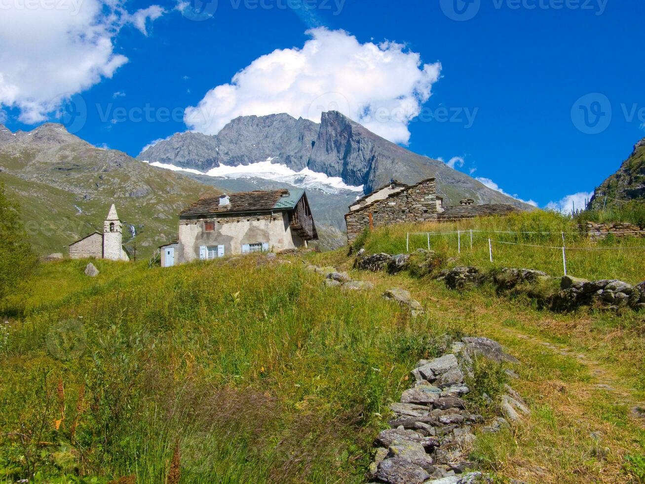 en berg i de bakgrund foto