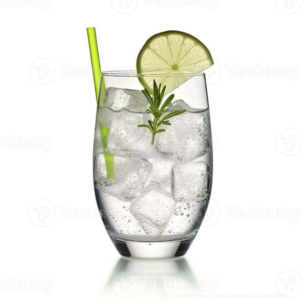 ai genererad gin tonic glas av vatten med is isolerat på vit bakgrund. ai genererad foto