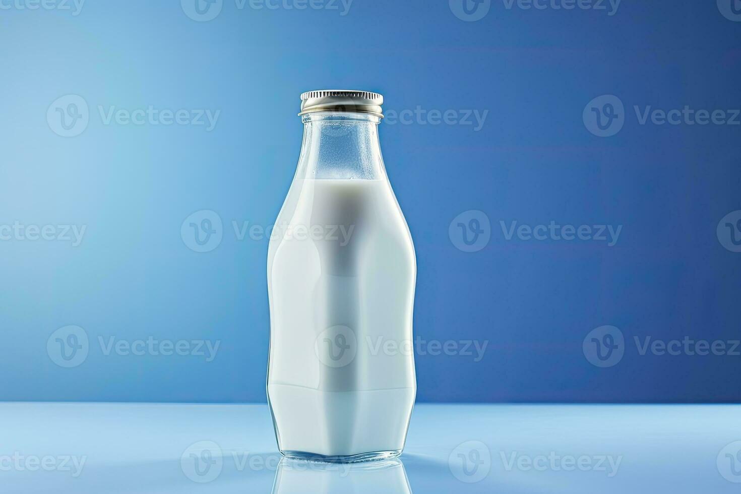 ai genererad en glas flaska med full mjölk på blå bakgrund. ai genererad foto