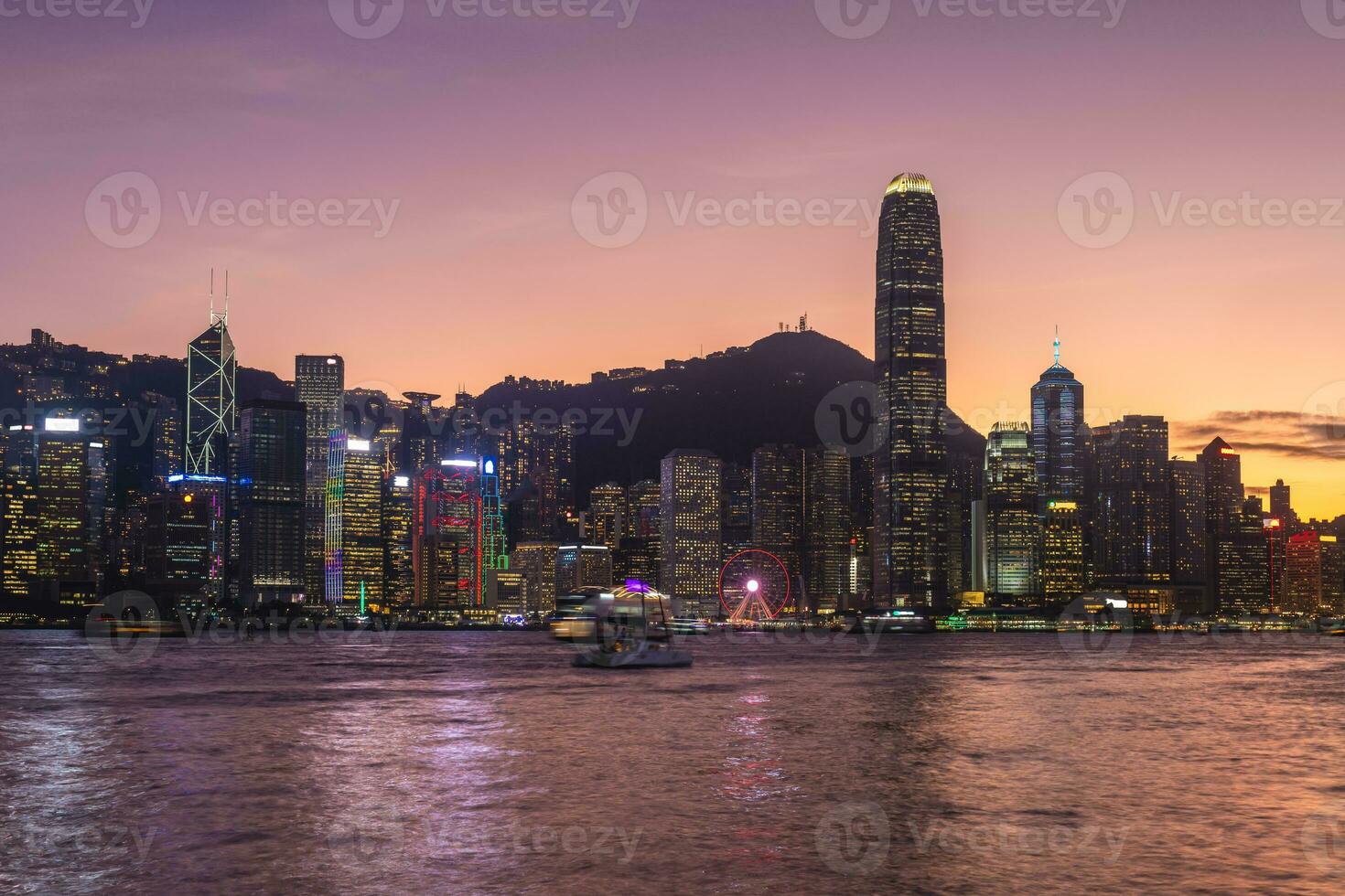 natt se av victoria hamn och hongkong ö i hong kong, Kina foto