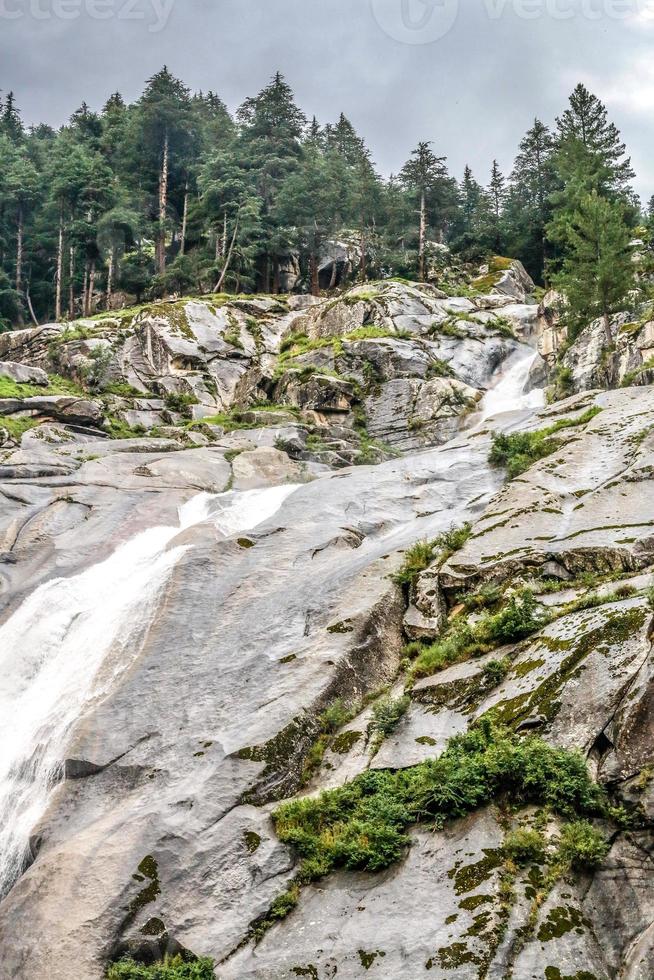 kumrat dalen vattenfall vackert landskap bergsutsikt foto