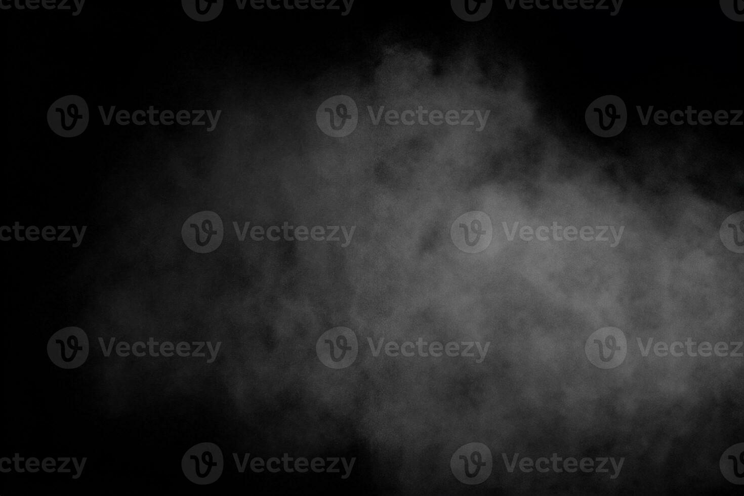 abstrakt vitt pulver explosion på en svart background.freeze rörelse av vitt pulver stänk. foto