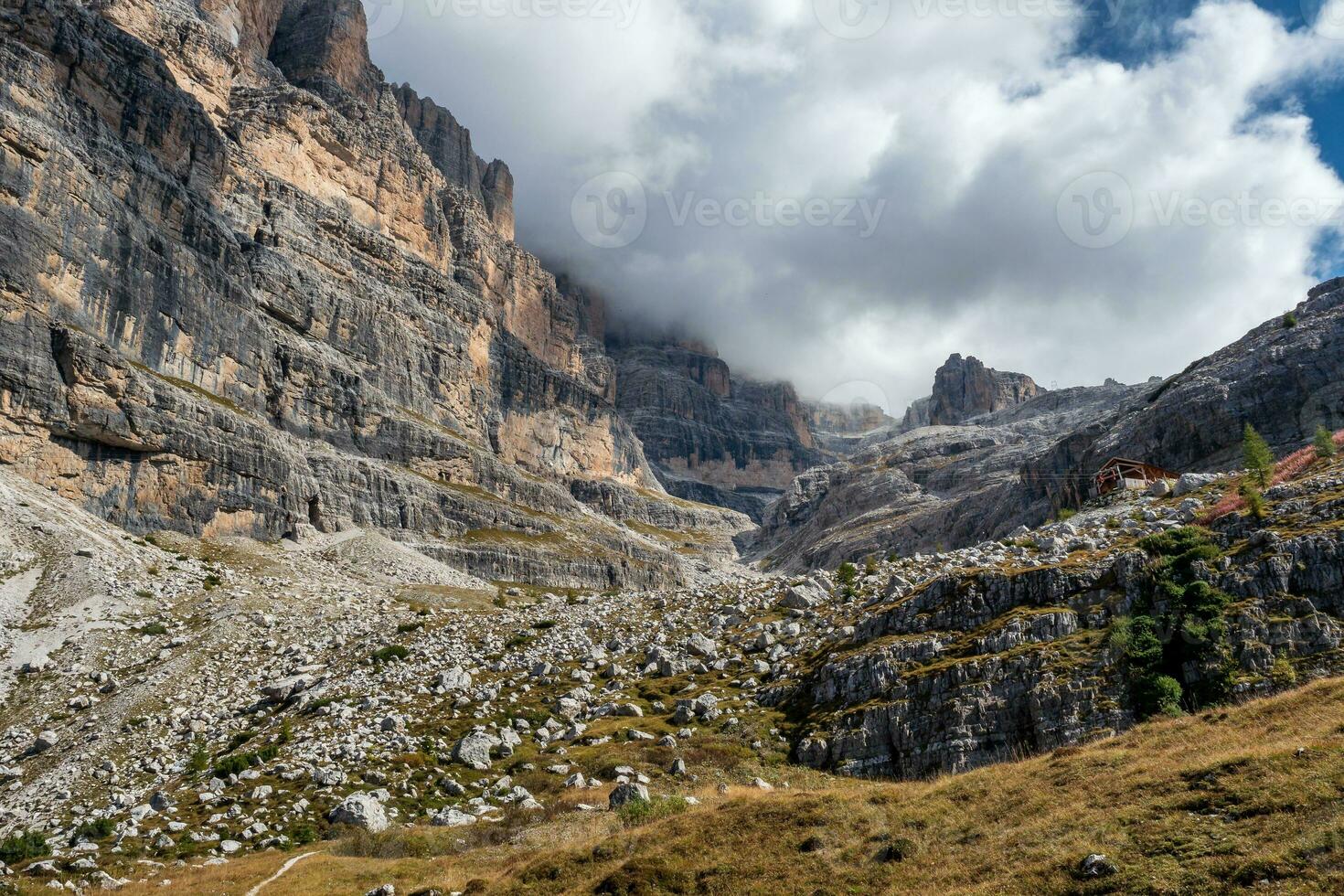 se av de berg toppar brenta dolomiterna. trentino, Italien foto