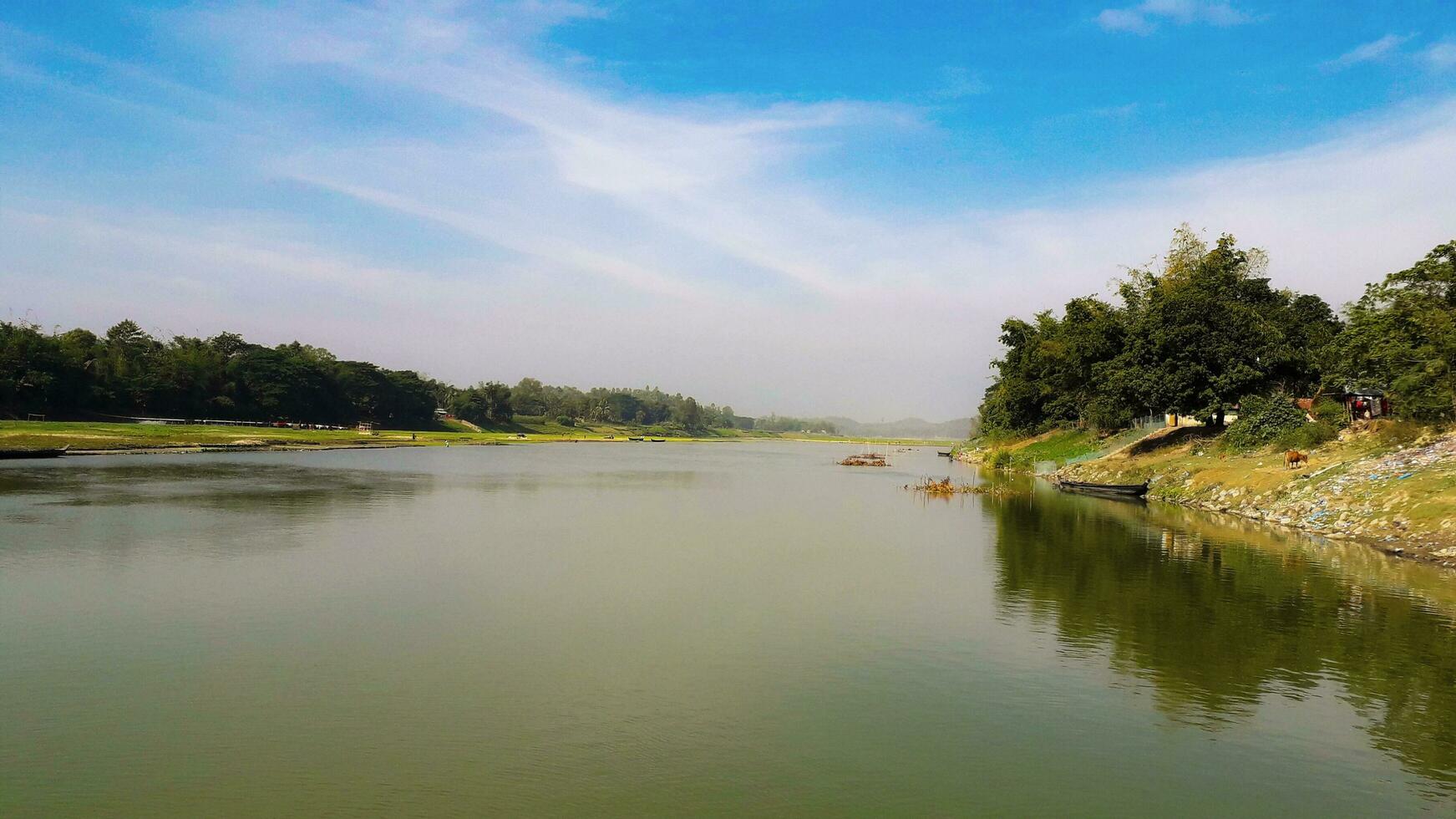 skön naturlig landskap av flod i bangladesh foto