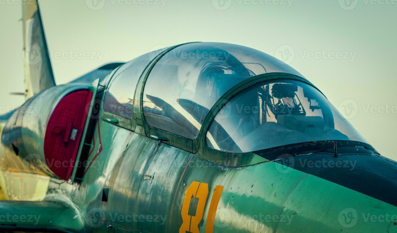 cockpit av ryska armén militär kämpe flygplan stänga upp foto