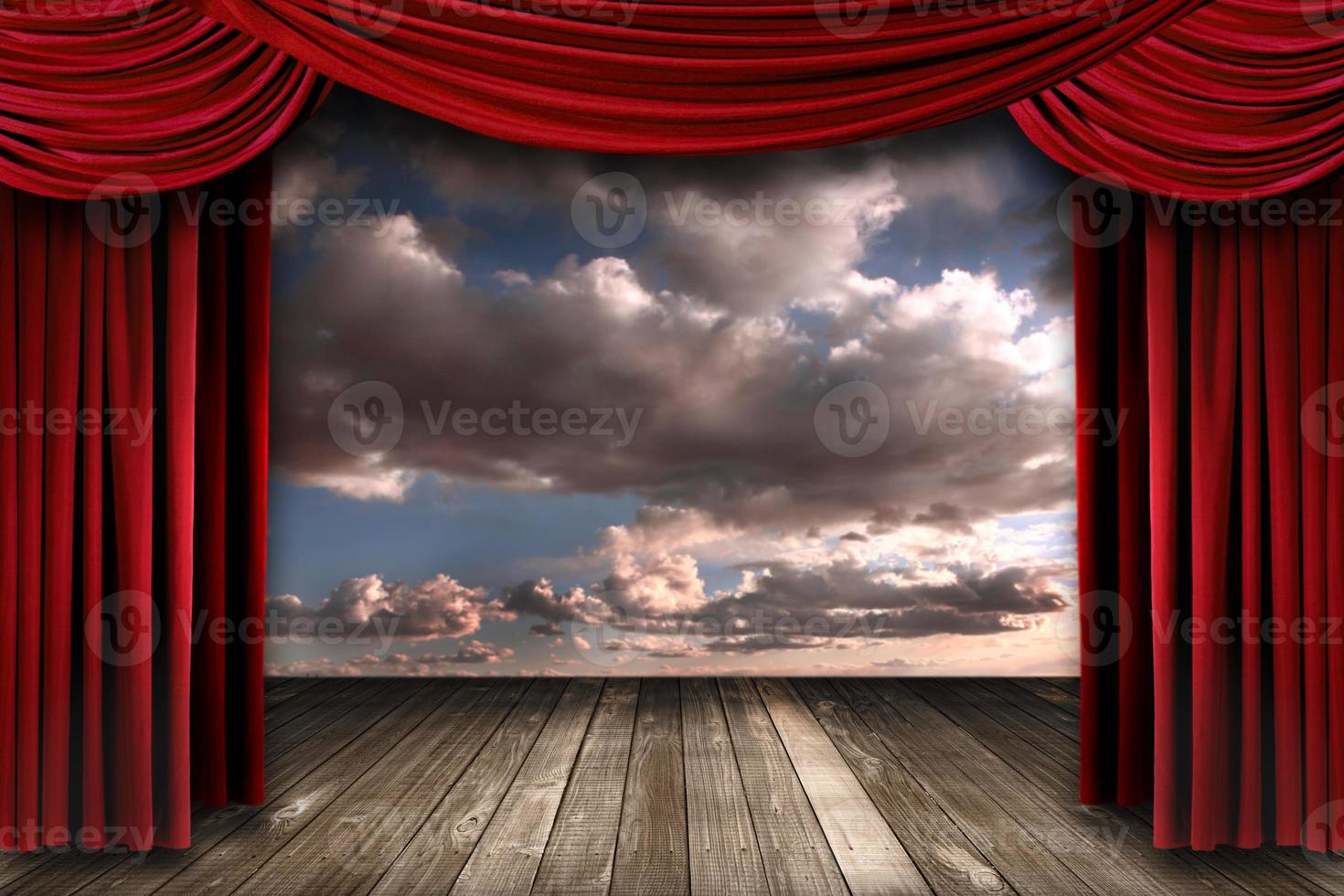 inomhus uppträdande scen med röda sammet teater gardiner foto