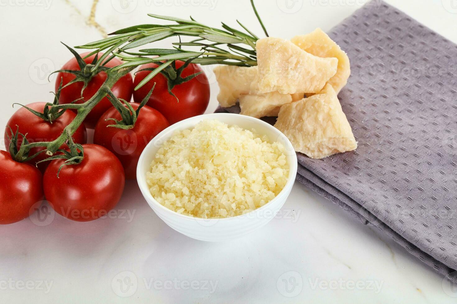 strimlad italiensk hård parmesan ost foto