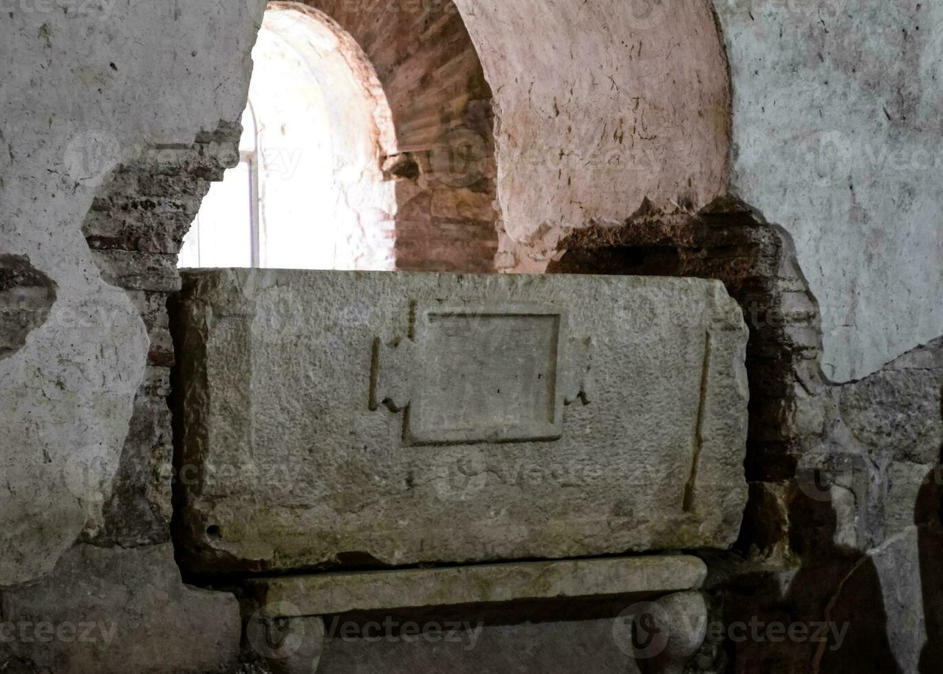 sarkofag i kyrka av st. nicholas i demre Kalkon. foto