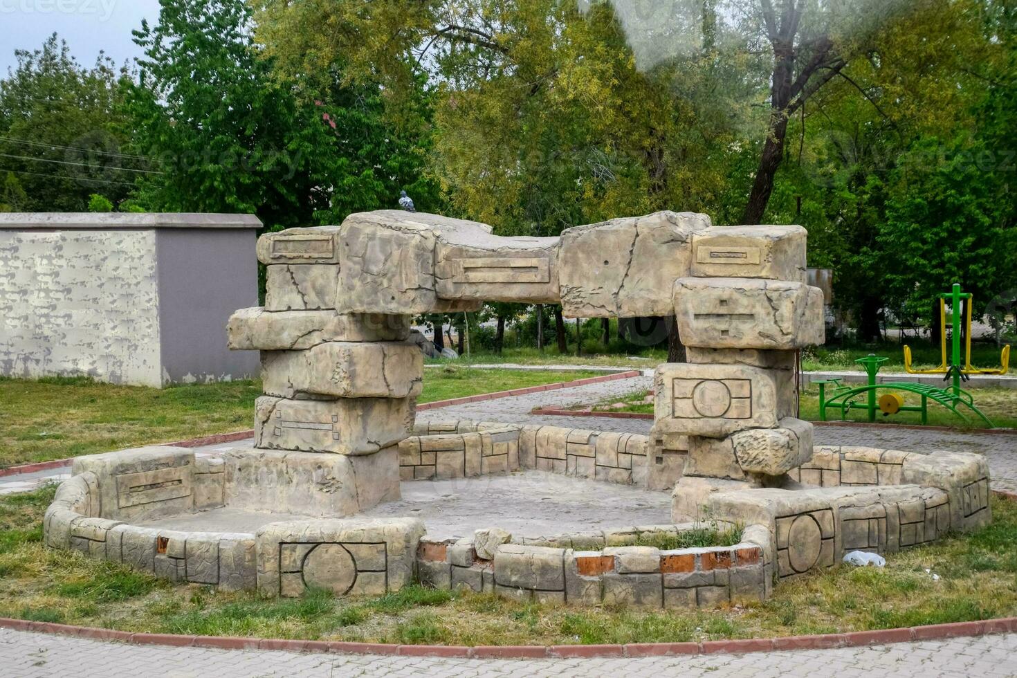 monument i de parkera tillverkad under de sken av antiken. foto