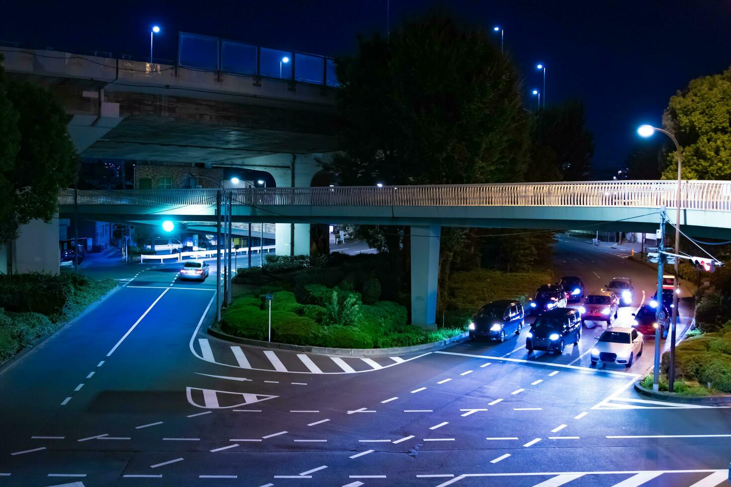 en natt Timelapse av trafik sylt på de stad genomskärning i tokyo foto