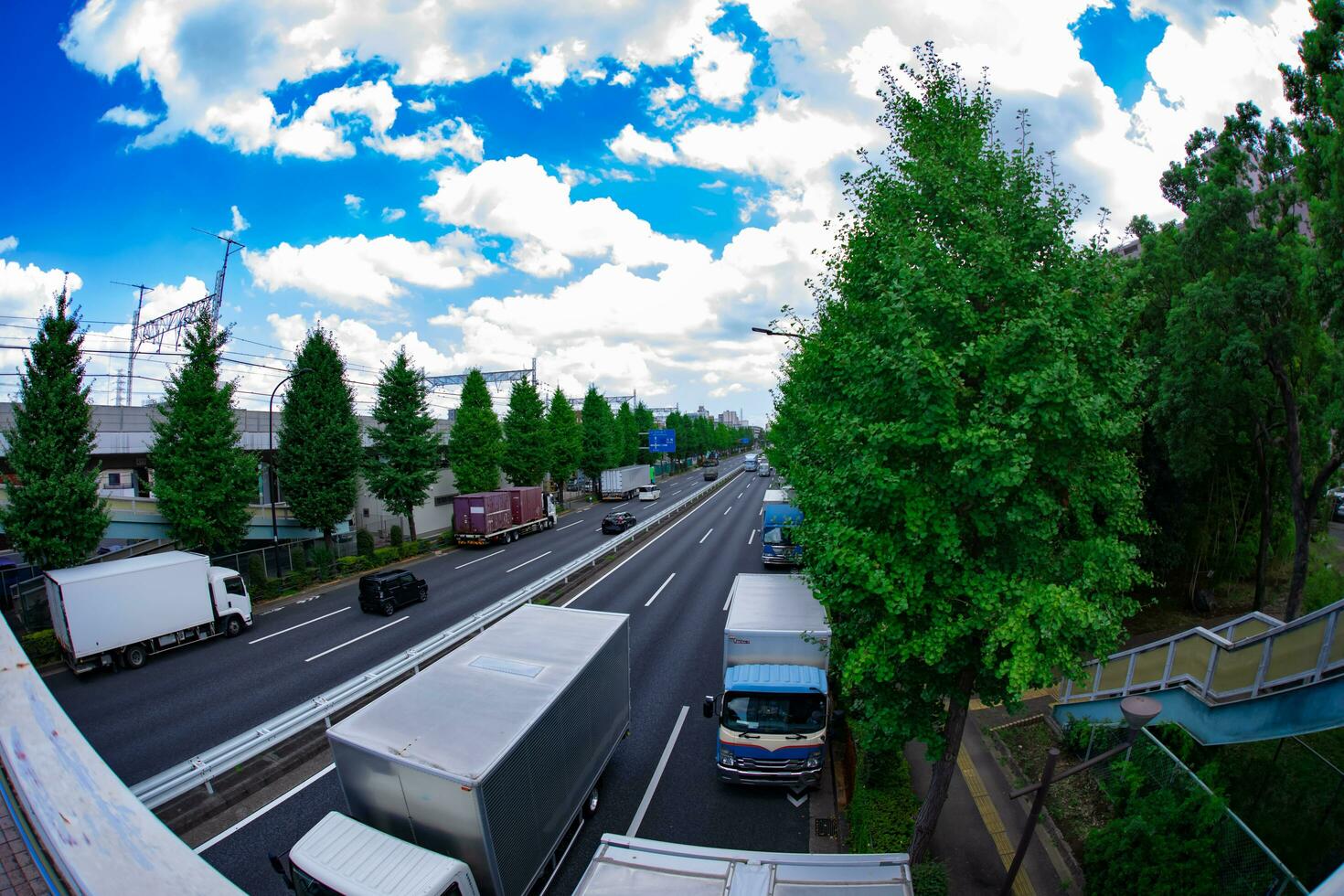 en trafik sylt på de stadens centrum gata i takashimadaira tokyo bred skott foto