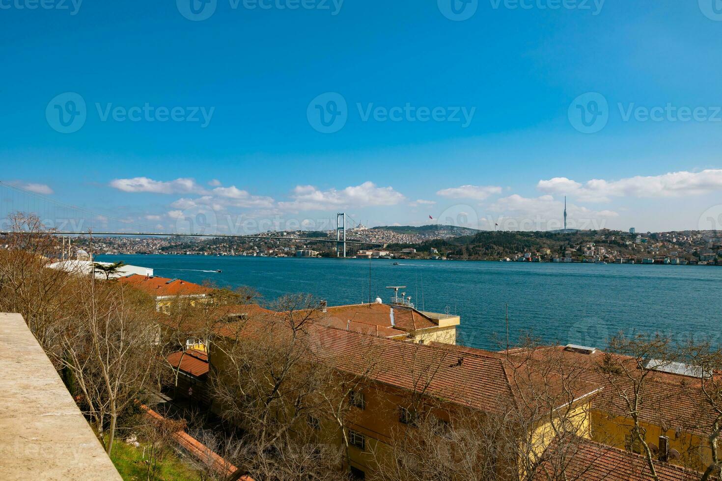istanbul se från besiktas i panorama- skott. foto