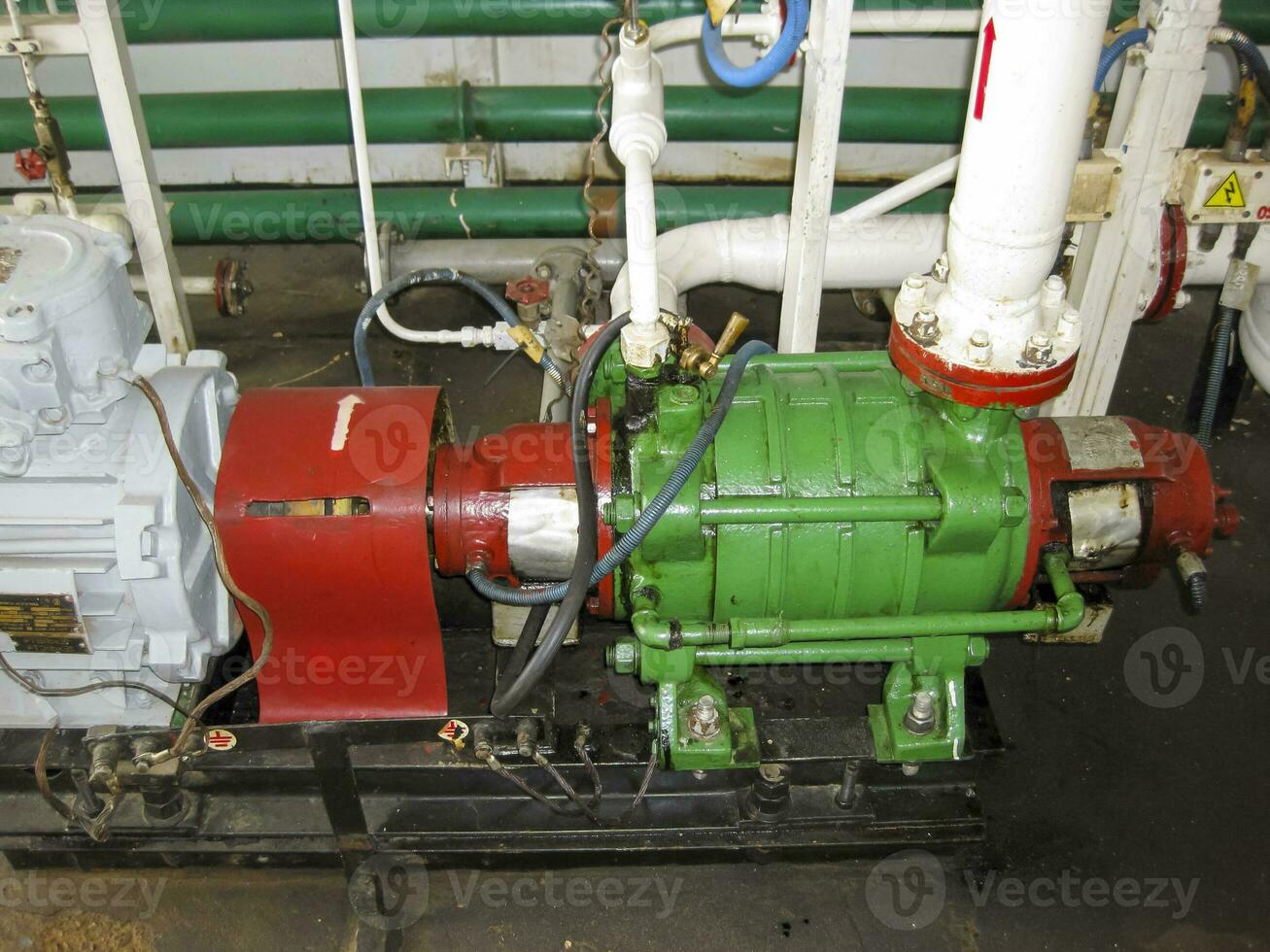 centrifugal olja pump. pumpning vatten behandling modul. olja equipm foto