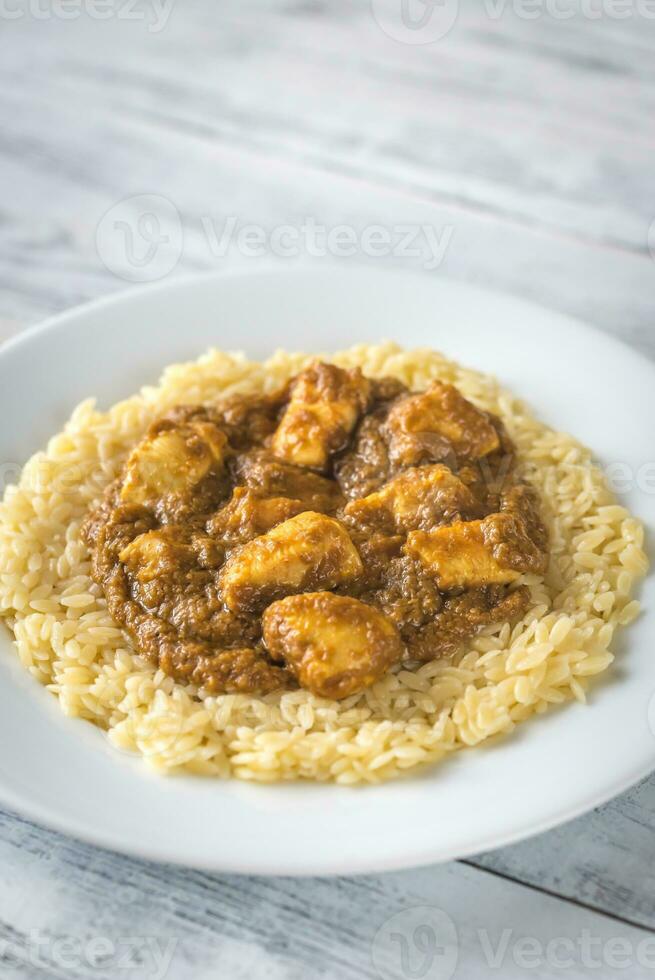 pasta med korma sås foto